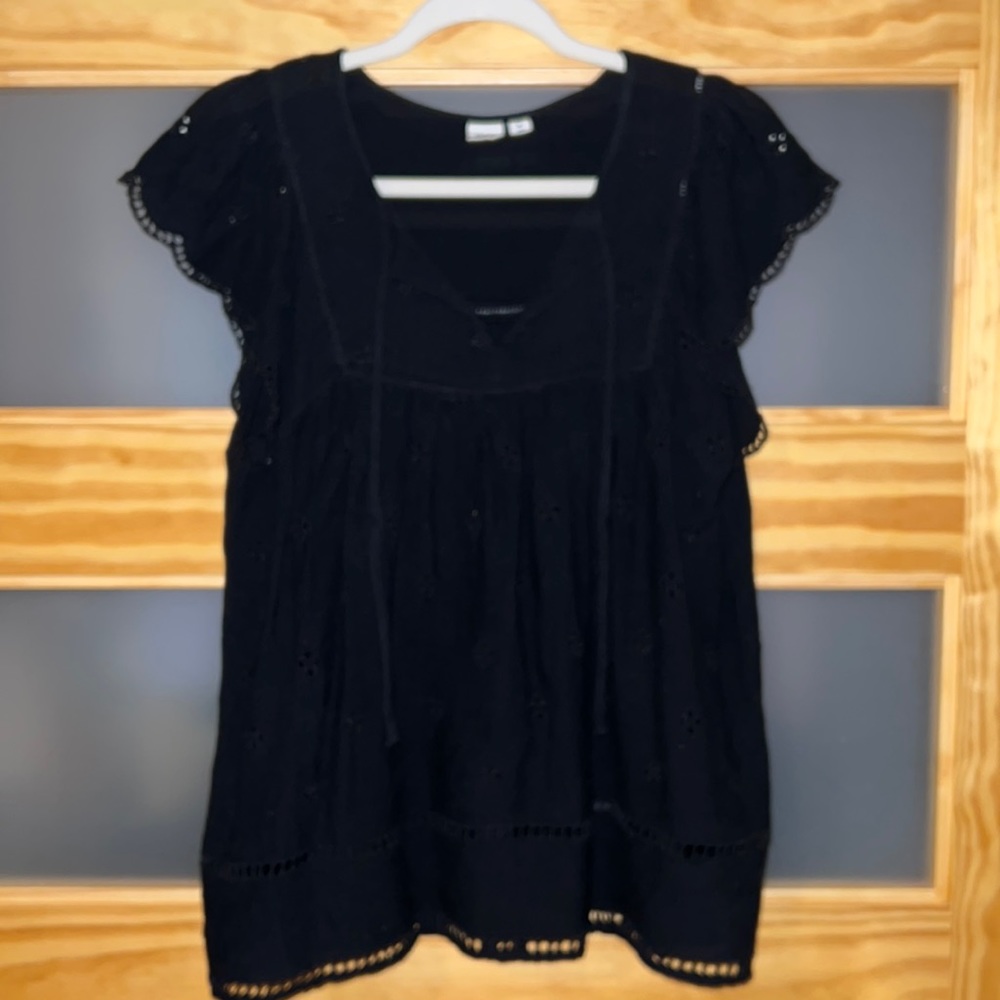 GAP Eyelet Top